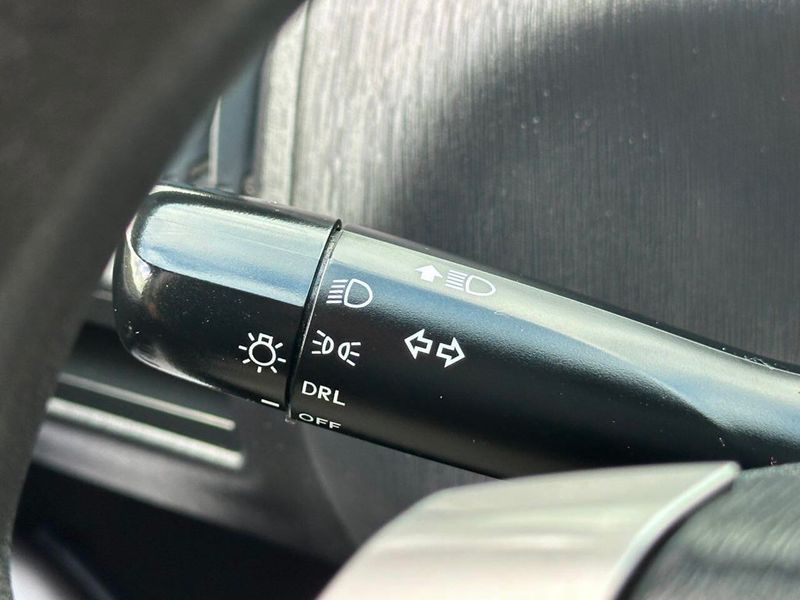 2015 Toyota Prius v 5dr Wagon Three - 22905725 - 32