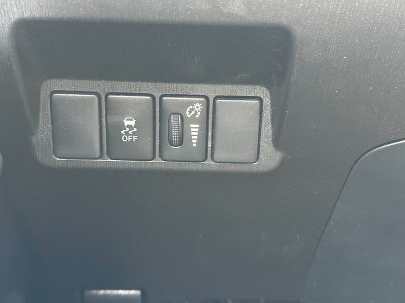 2015 Toyota Prius v 5dr Wagon Three - 22905725 - 34