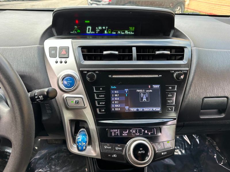 2015 Toyota Prius v 5dr Wagon Three - 22905725 - 35