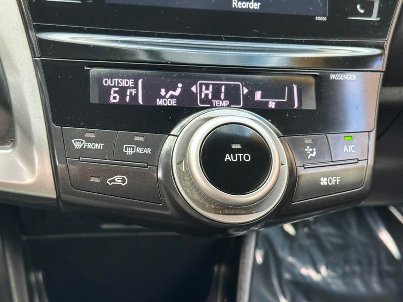 2015 Toyota Prius v 5dr Wagon Three - 22905725 - 40