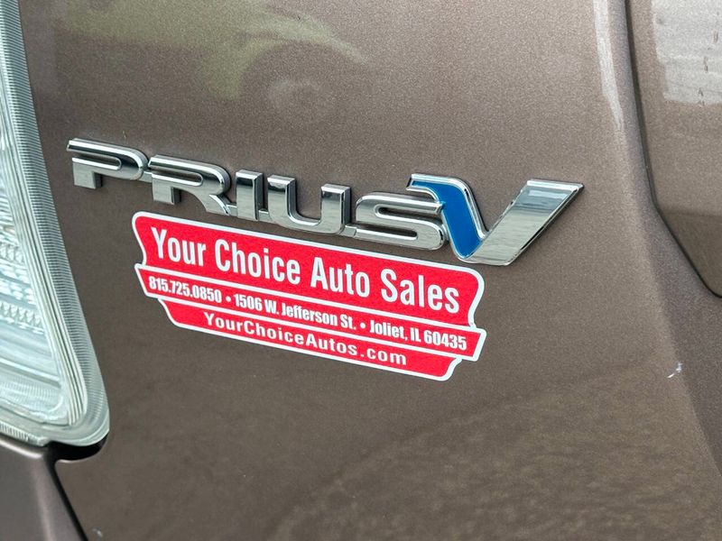 2015 Toyota Prius v 5dr Wagon Three - 22905725 - 4