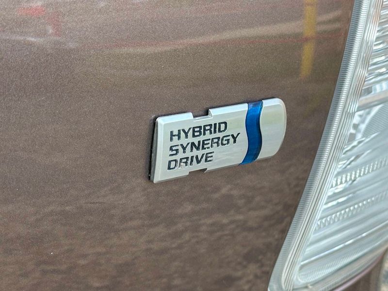 2015 Toyota Prius v 5dr Wagon Three - 22905725 - 5