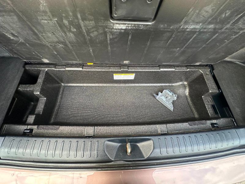 2015 Toyota Prius v 5dr Wagon Three - 22905725 - 7
