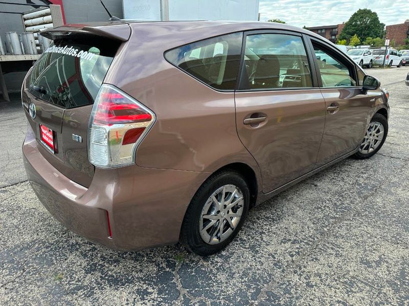 2015 Toyota Prius v 5dr Wagon Three - 22905725 - 8