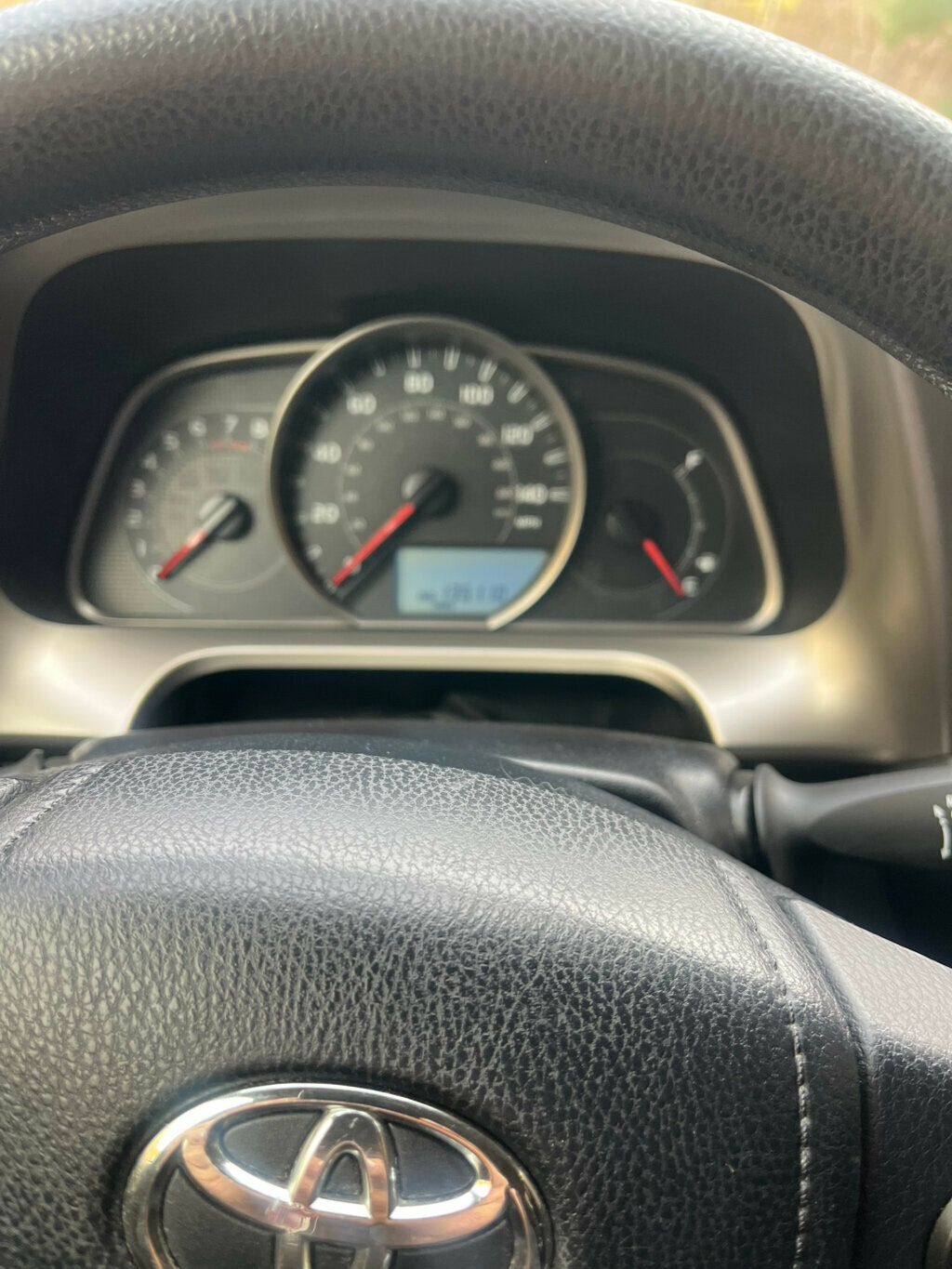 2015 Toyota RAV4 AWD 4dr LE - 22940984 - 11