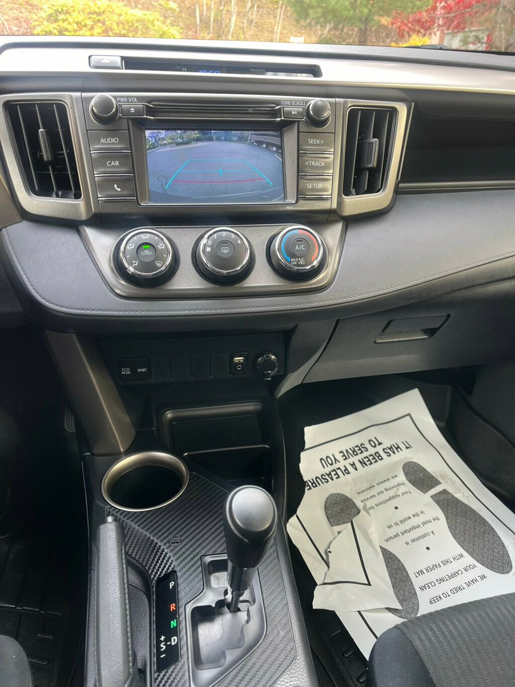 2015 Toyota RAV4 AWD 4dr LE - 22940984 - 12