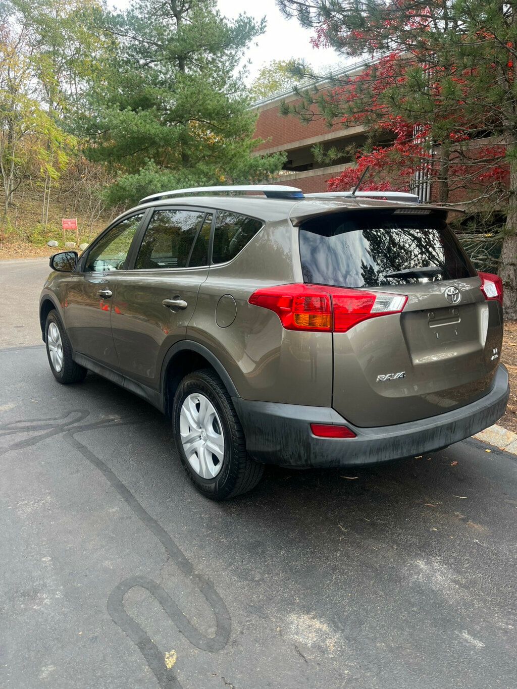 2015 Toyota RAV4 AWD 4dr LE - 22940984 - 5