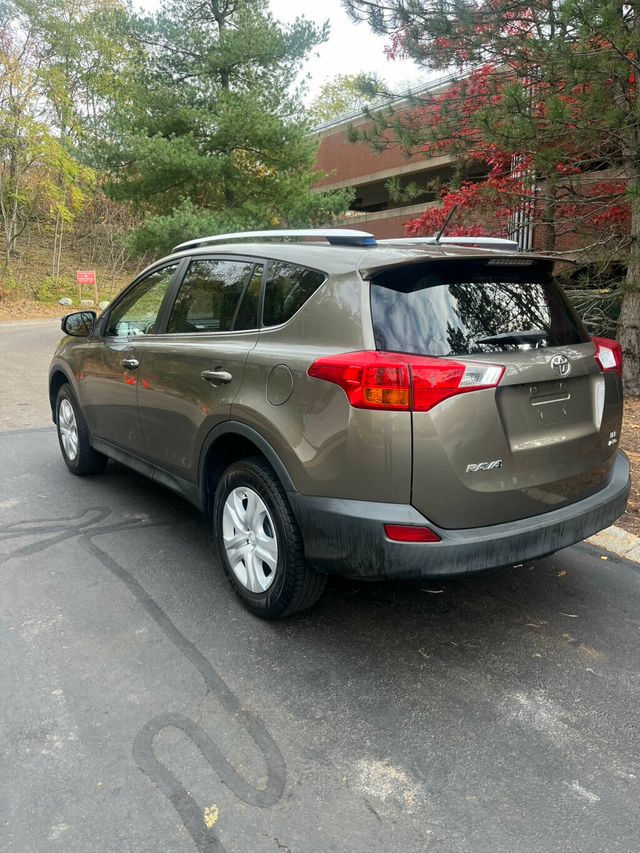 2015 Toyota RAV4 AWD 4dr LE - 22940984 - 5