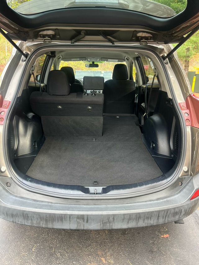 2015 Toyota RAV4 AWD 4dr LE - 22940984 - 6