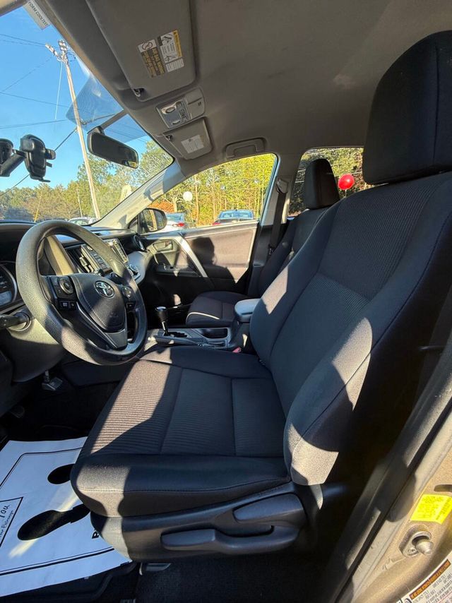 2015 Toyota RAV4 AWD 4dr LE - 22932576 - 10