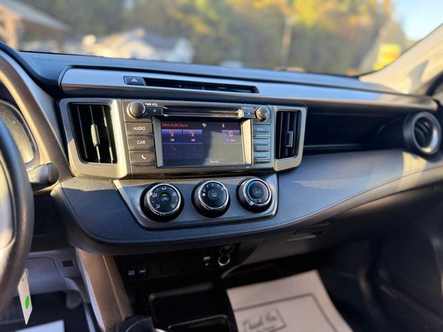 2015 Toyota RAV4 AWD 4dr LE - 22932576 - 13