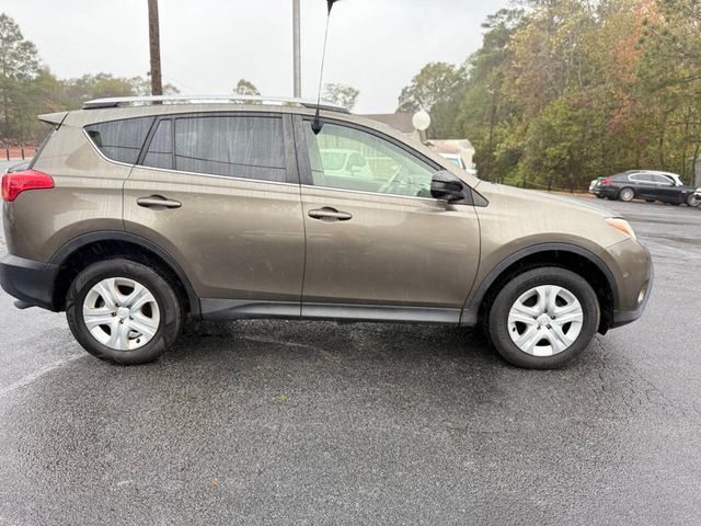 2015 Toyota RAV4 AWD 4dr LE - 22932576 - 17