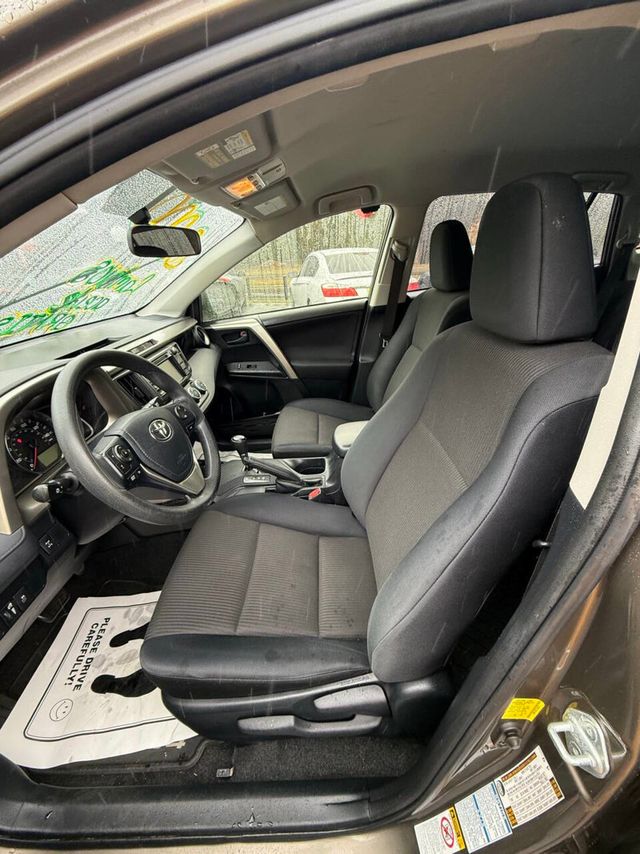 2015 Toyota RAV4 AWD 4dr LE - 22932576 - 24