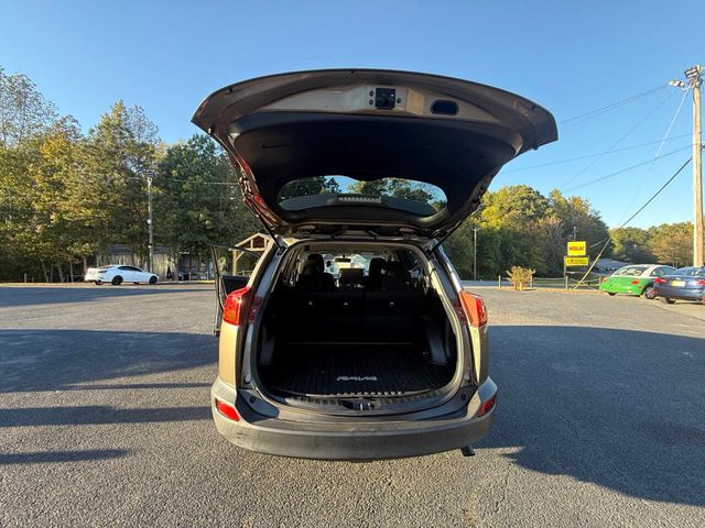 2015 Toyota RAV4 AWD 4dr LE - 22932576 - 7