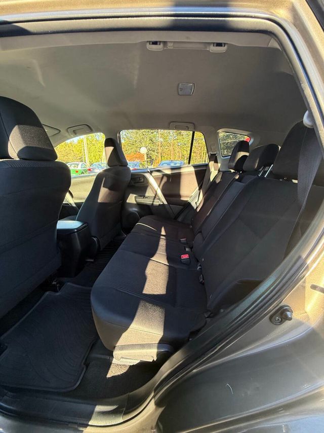 2015 Toyota RAV4 AWD 4dr LE - 22932576 - 8