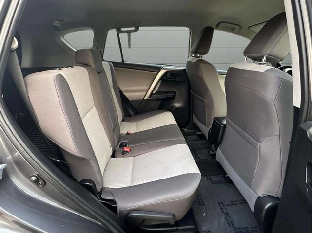 2015 Toyota RAV4 AWD 4dr LE - 22949706 - 11