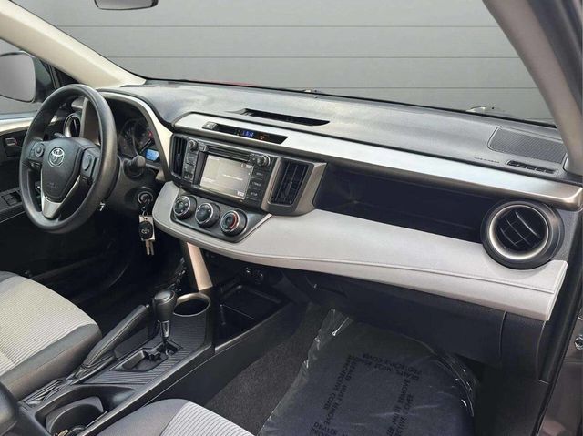2015 Toyota RAV4 AWD 4dr LE - 22949706 - 13