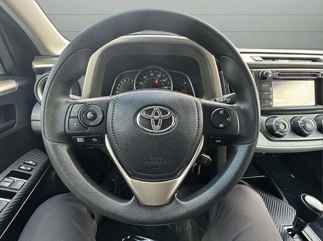 2015 Toyota RAV4 AWD 4dr LE - 22949706 - 17