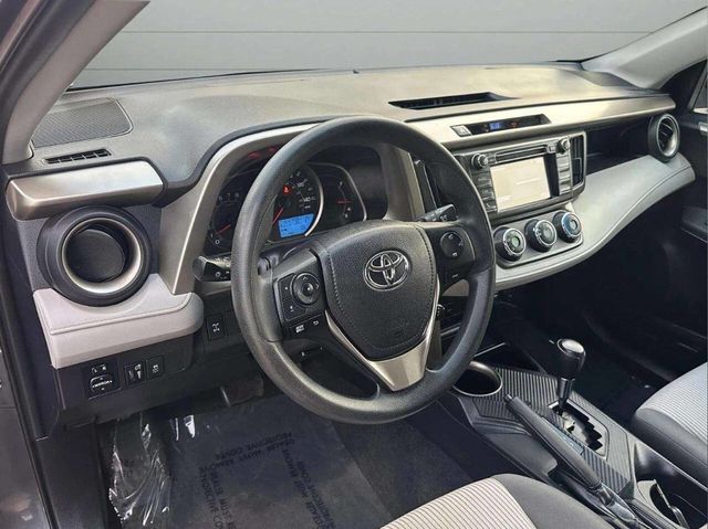 2015 Toyota RAV4 AWD 4dr LE - 22949706 - 8