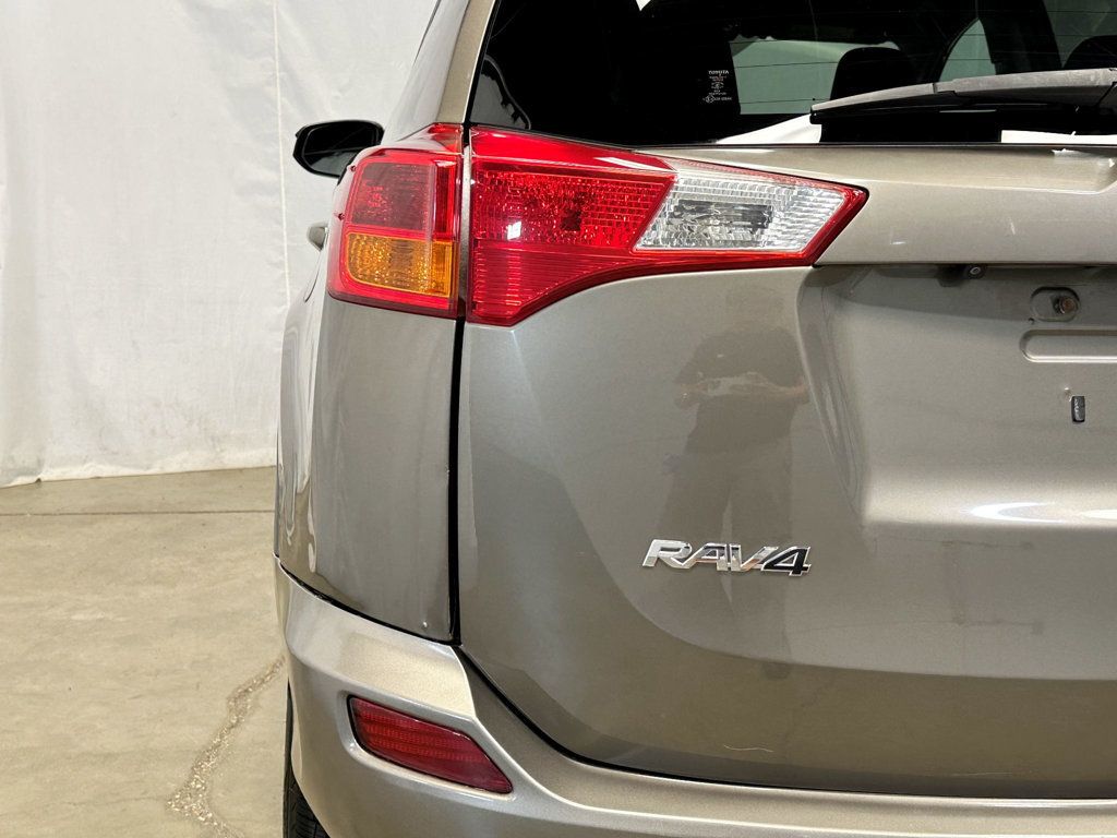 2015 Toyota RAV4 AWD 4dr LE - 23057898 - 9