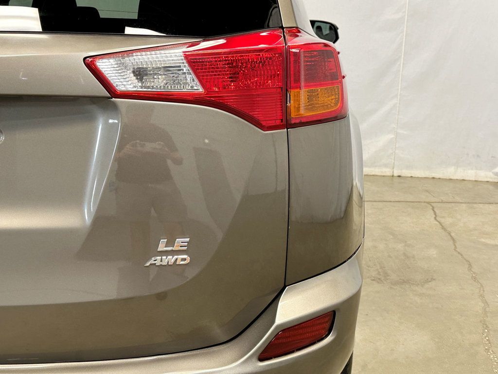 2015 Toyota RAV4 AWD 4dr LE - 23057898 - 10