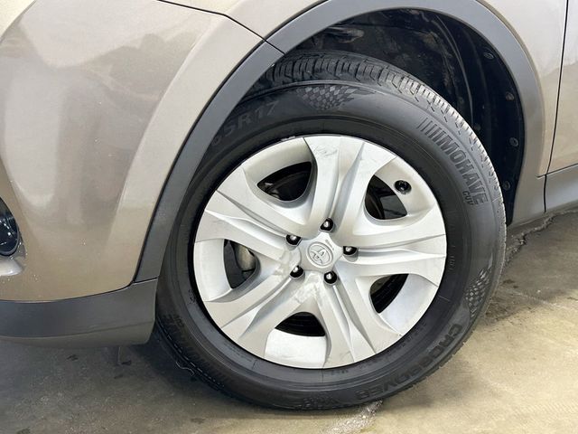 2015 Toyota RAV4 AWD 4dr LE - 23057898 - 11
