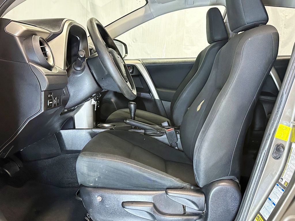 2015 Toyota RAV4 AWD 4dr LE - 23057898 - 15