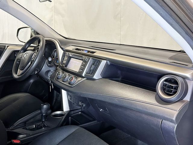 2015 Toyota RAV4 AWD 4dr LE - 23057898 - 17