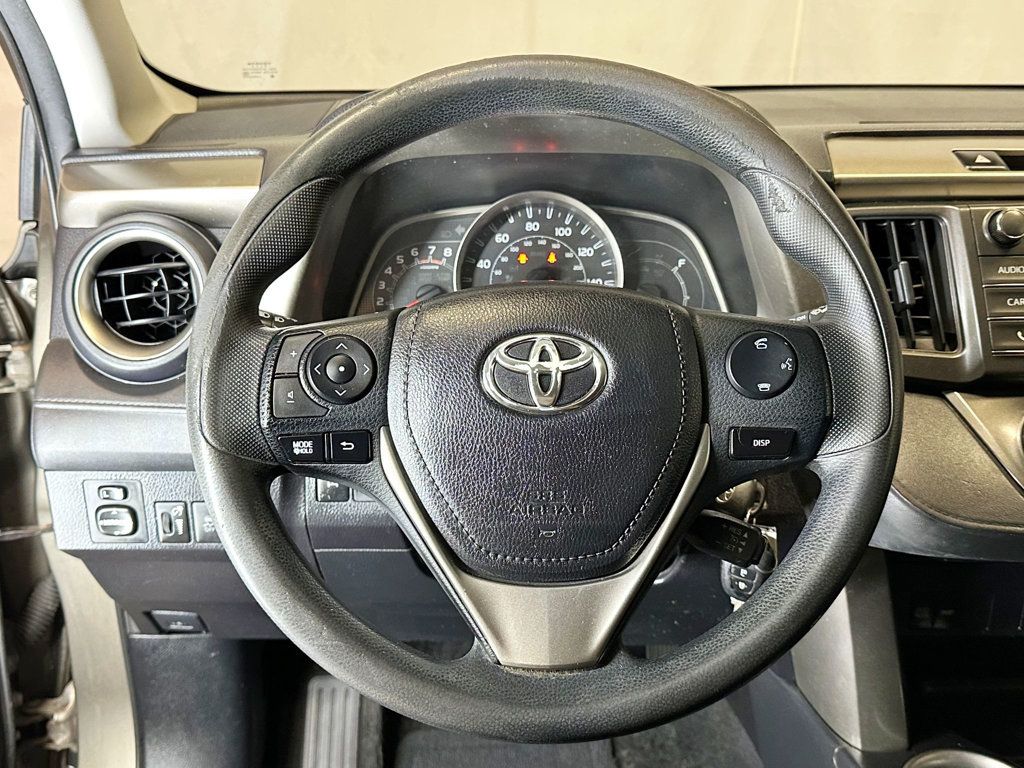 2015 Toyota RAV4 AWD 4dr LE - 23057898 - 19