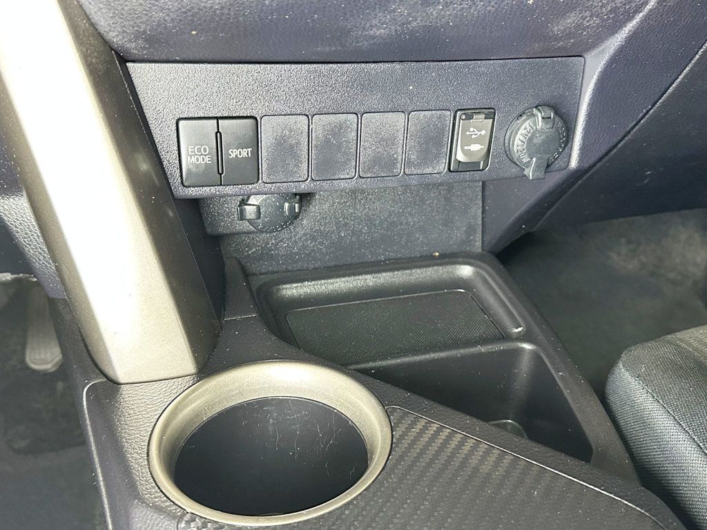 2015 Toyota RAV4 AWD 4dr LE - 23057898 - 24