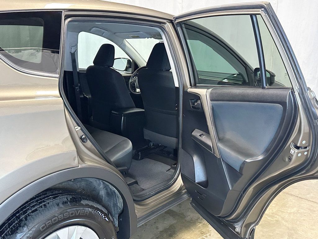 2015 Toyota RAV4 AWD 4dr LE - 23057898 - 26
