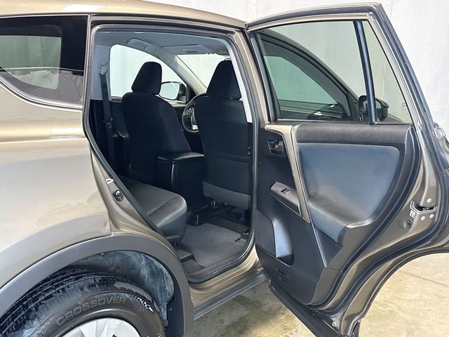 2015 Toyota RAV4 AWD 4dr LE - 23057898 - 26