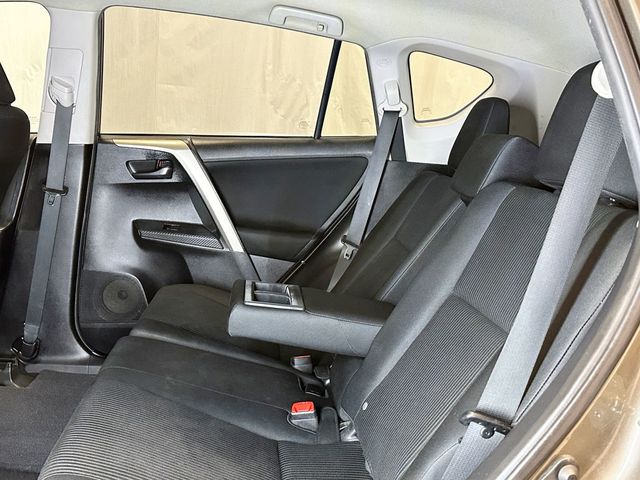 2015 Toyota RAV4 AWD 4dr LE - 23057898 - 31