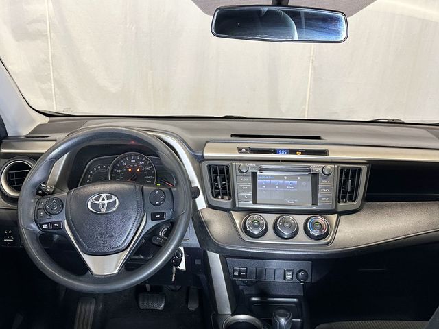 2015 Toyota RAV4 AWD 4dr LE - 23057898 - 32