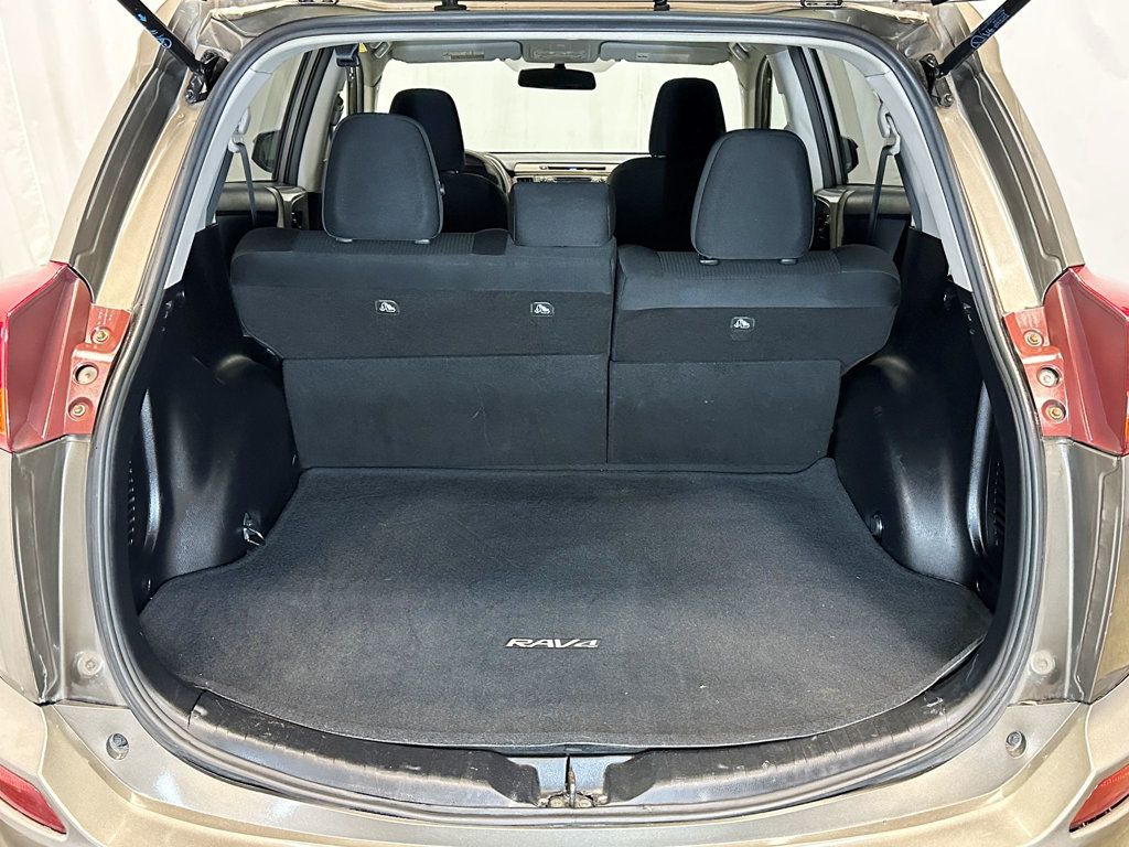 2015 Toyota RAV4 AWD 4dr LE - 23057898 - 33