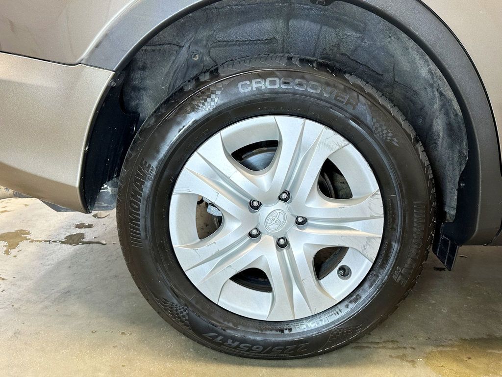2015 Toyota RAV4 AWD 4dr LE - 23057898 - 35