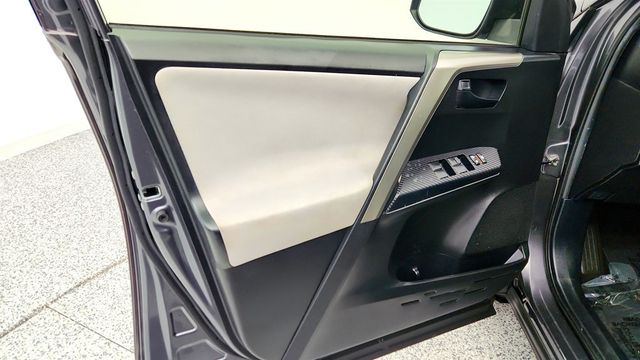 2015 Toyota RAV4 AWD 4dr LE - 22970632 - 9