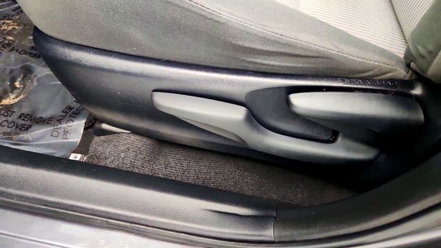 2015 Toyota RAV4 AWD 4dr LE - 22970632 - 10