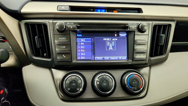 2015 Toyota RAV4 AWD 4dr LE - 22970632 - 16