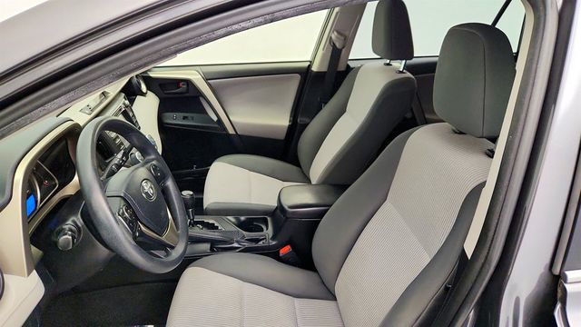 2015 Toyota RAV4 AWD 4dr LE - 22970632 - 18