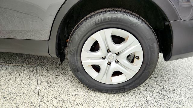 2015 Toyota RAV4 AWD 4dr LE - 22970632 - 8
