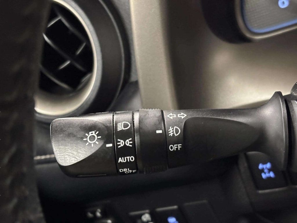 2015 Toyota RAV4 AWD 4dr Limited - 23056013 - 29