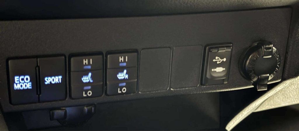 2015 Toyota RAV4 AWD 4dr Limited - 23056013 - 32