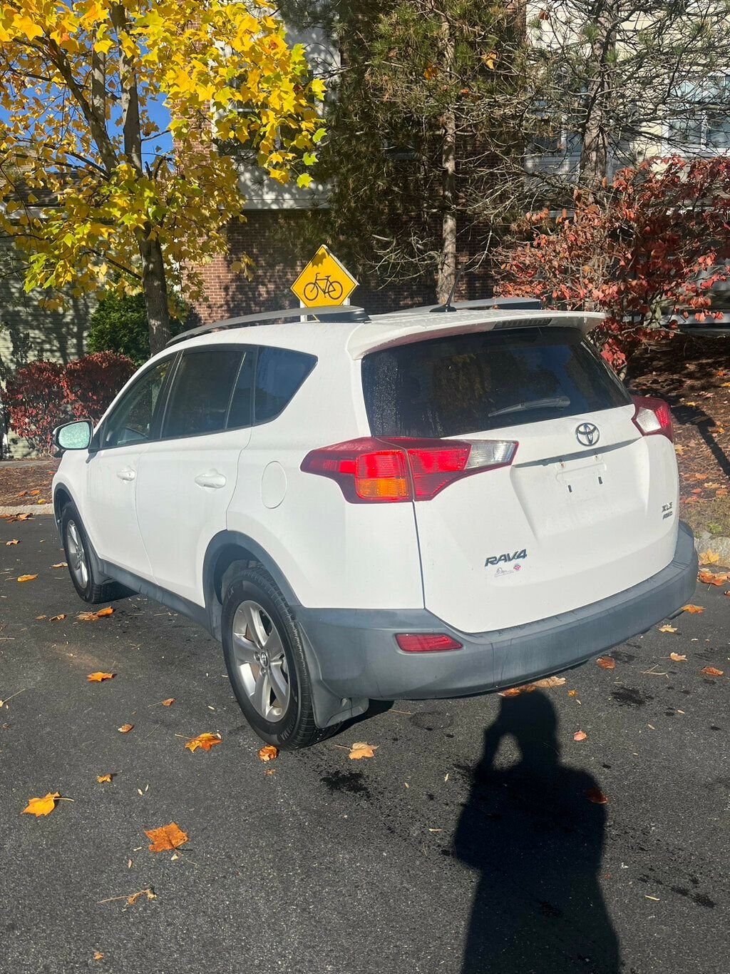 2015 Toyota RAV4 AWD 4dr XLE - 22631205 - 4