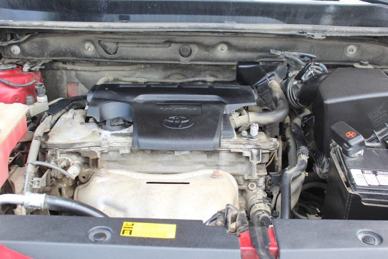 2015 Toyota RAV4 AWD 4dr XLE - 22883871 - 9