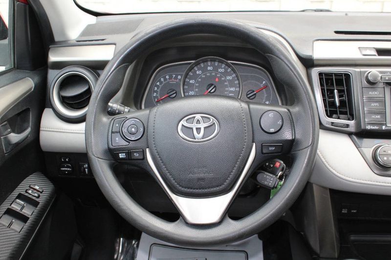 2015 Toyota RAV4 AWD 4dr XLE - 22883871 - 13