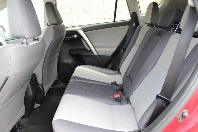 2015 Toyota RAV4 AWD 4dr XLE - 22883871 - 17