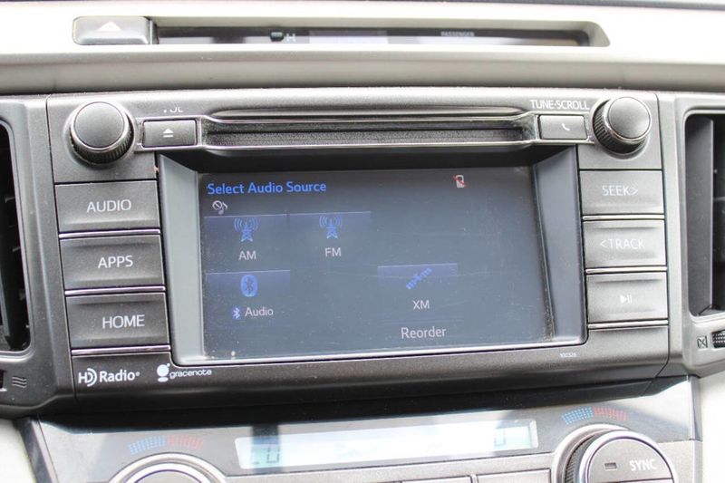 2015 Toyota RAV4 AWD 4dr XLE - 22883871 - 21