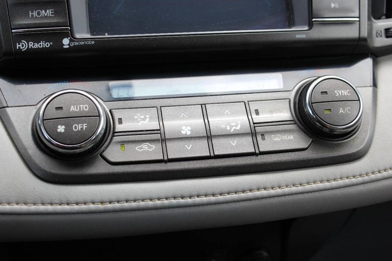 2015 Toyota RAV4 AWD 4dr XLE - 22883871 - 22