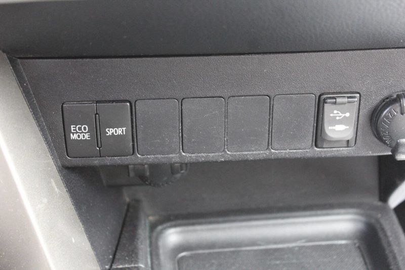 2015 Toyota RAV4 AWD 4dr XLE - 22883871 - 23